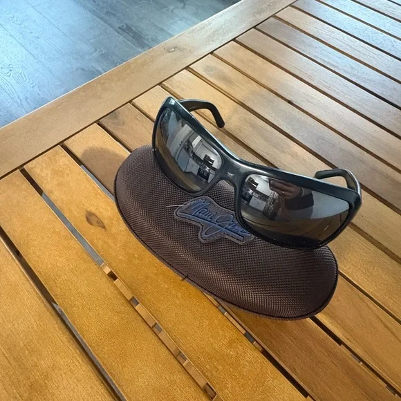Maui Jim | Accessories | Maui Jim Polarized Black Sunglasses  display picture 1